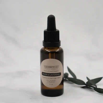Gesichtspflegeöl Rose & Lavendel von Schaumwerkstatt in brauner Pipettenflasche für trockene Haut mit Olivenöl und Mandelöl.